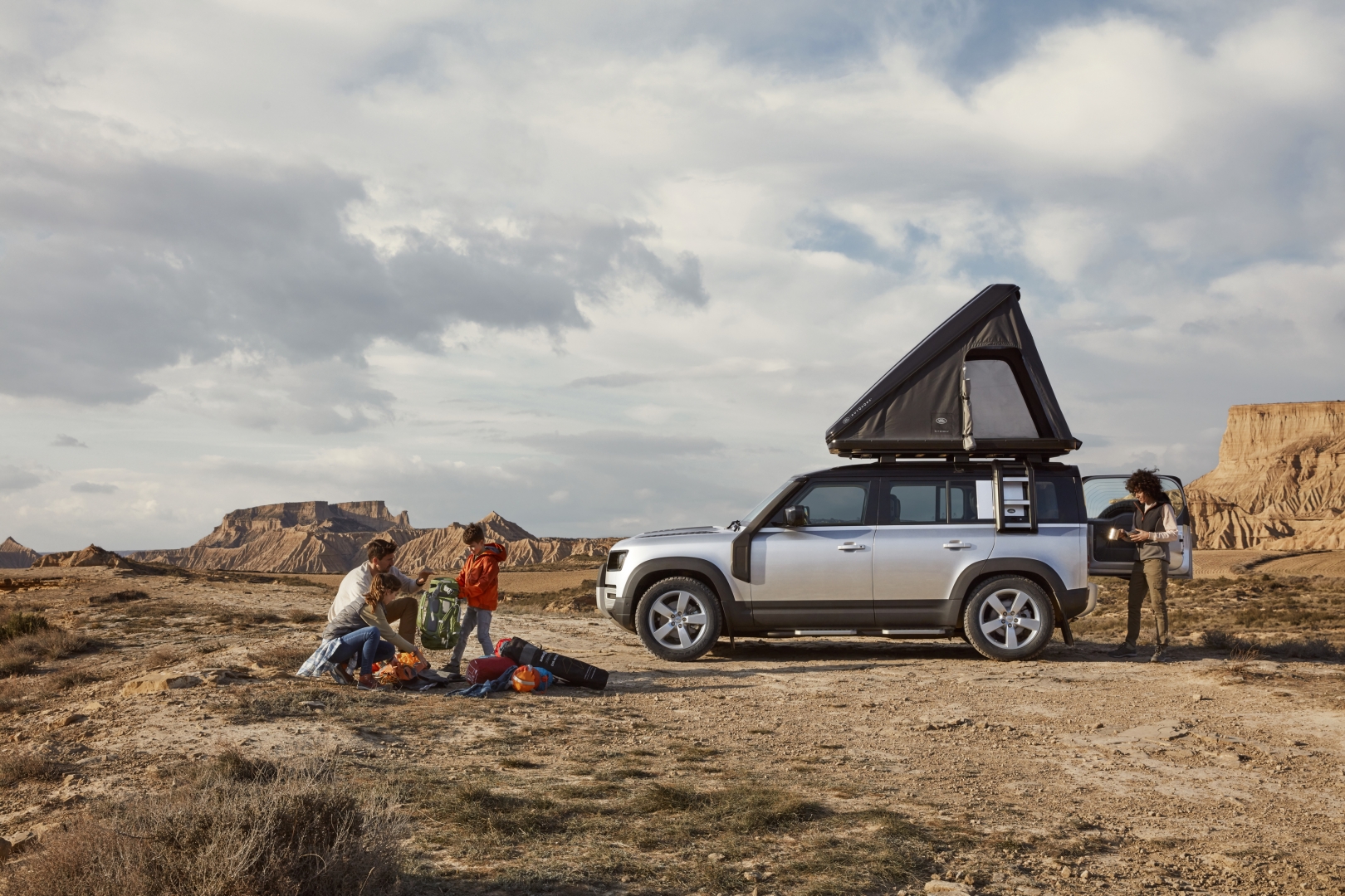 Для внедорожника Land Rover Defender разработали палатку за $3,5 тыс