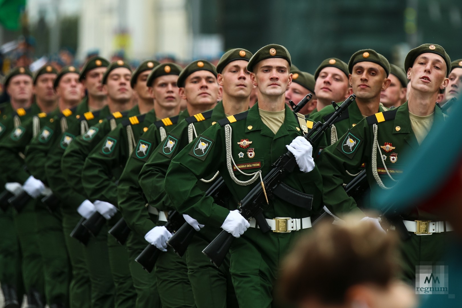Военнослужащие на параде