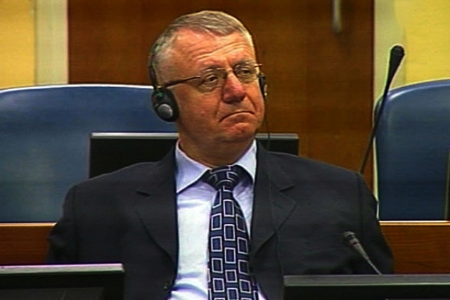 Воислав Шешель на судебном заседании Гаагского трибунала. 2009