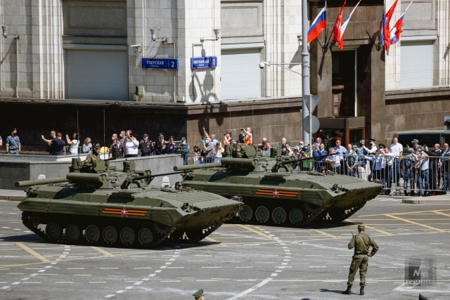 БМП-2 перед Парадом Победы в Москве