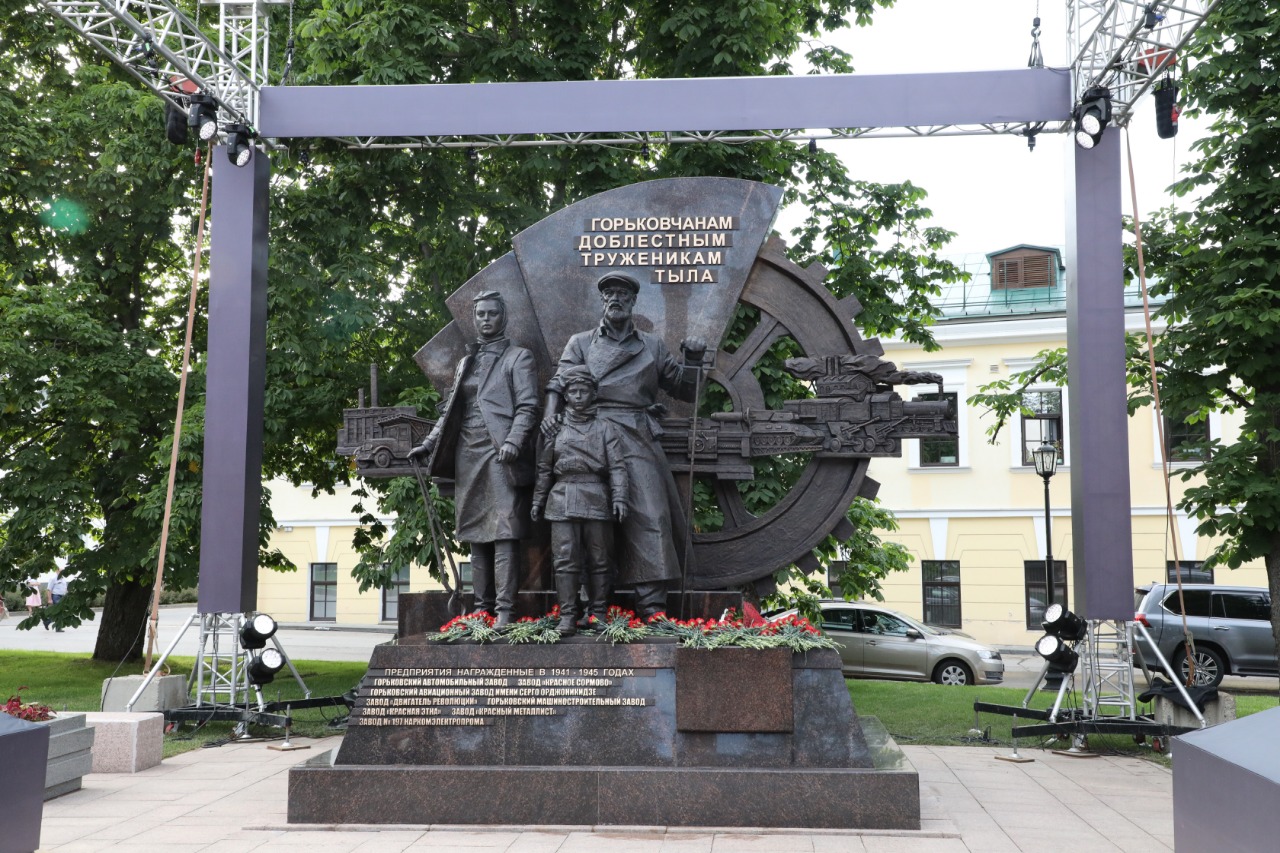 В Нижегородском кремле открыли памятник горьковчанам-труженикам тыла