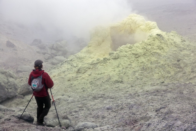 Фумарола на склонах вулкана Менделеева 