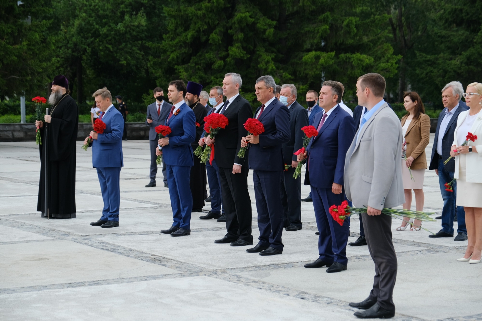 Новосибирские власти почтили память тружеников тыла