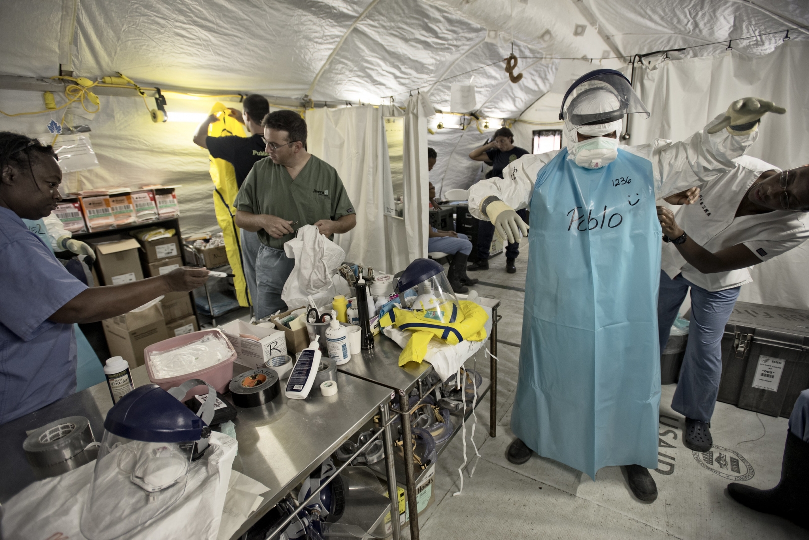 Десятки экспертов направлены ВОЗ в ДР Конго для борьбы с Эболой