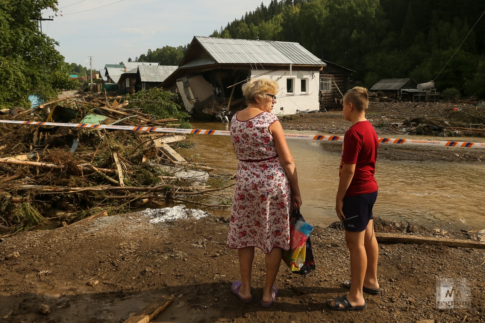 Нижняя павловка потоп. Потоп нижние Серги 2020. Салда потоп. Наводнение нижние Серги. Нижние Серги затопило.