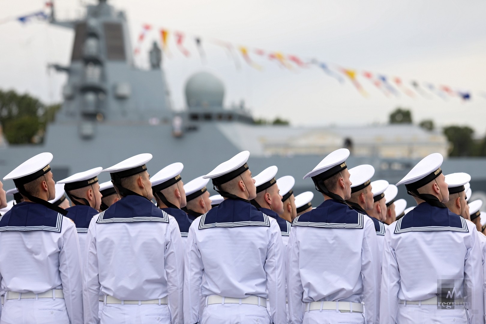 Военно морской флот картинки. День ВМФ (день военно-морского флота). Воинский парад ВМФ. 25 Июля день ВМФ день военно-морского флота. Парад моряков ВМФ.