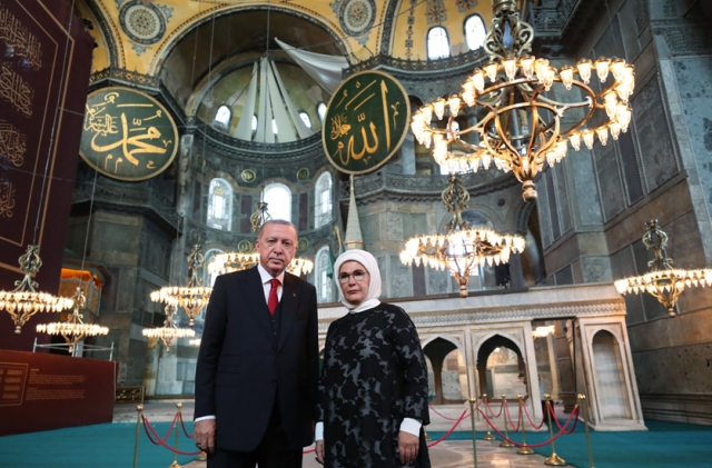 Реджеп Тайип Эрдоган с супругой в Айя-Софии 
