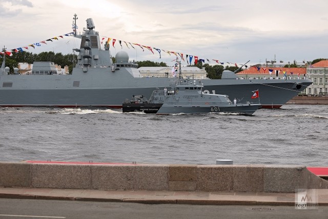 Корабли готовятся покинуть Петербург после парада в честь Дня ВМФ