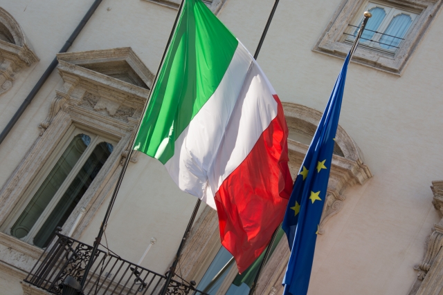 Флаги Италии и ЕС
