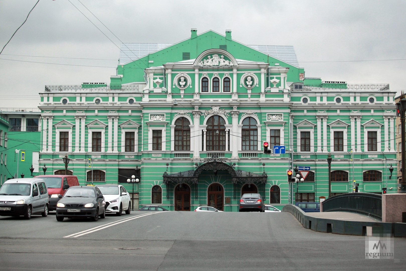 Бдт санкт петербург фото. Ленинградский большой драматический театр. БДТ Санкт-Петербург здание. Здание БДТ СПБ. Большой драматический театр Санкт-Петербург фасад.