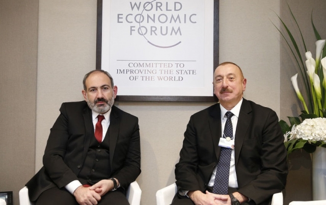 Ilham Aliyev e Nikol Pashinyan.  Davos