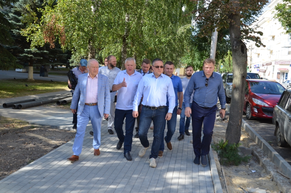 Руководители Калуги оценили качество ремонта улицы Луначарского