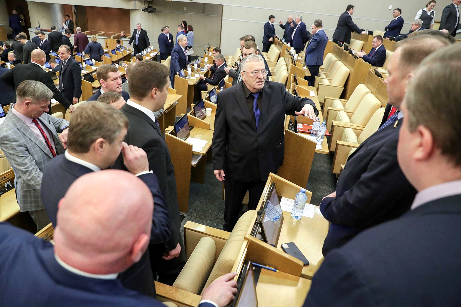 Жириновский и Миронов заключили пари