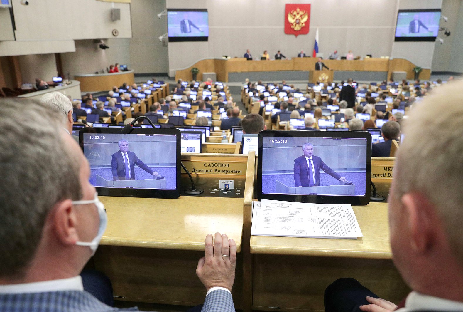 Обсуждение законопроекта в госдуме. Госдума зал заседаний. Государственная дума первое чтение. Госдума в августе. Госдума единогласно.