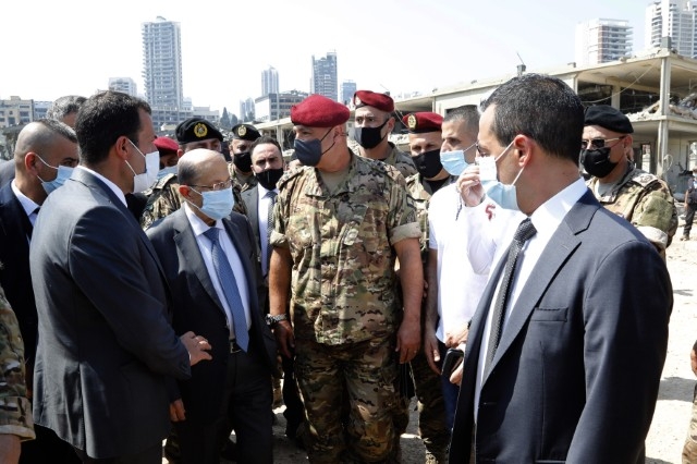 Президент Ливана Мишель Наим Аун после взрыва в Бейрутском порту