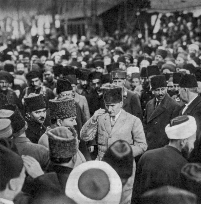 Mustafa Kemal no dia da morte de sua mãe.  15 de janeiro de 1923