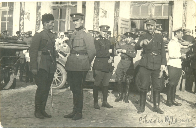 Станисла́в Никодимович Булак-Балахович(второй слева). 1920