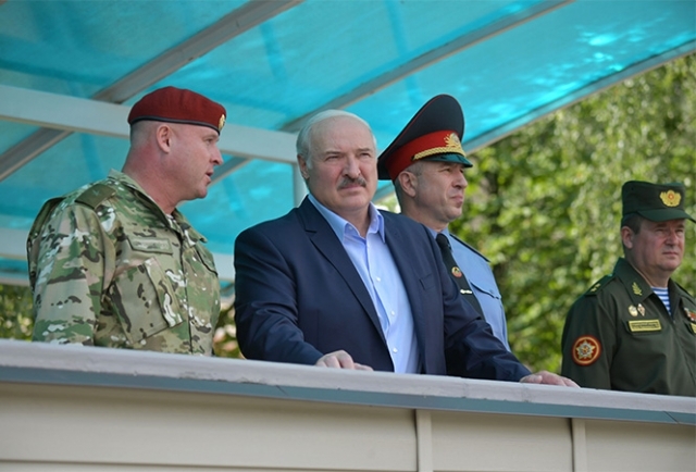 Visita de Alexander Lukashenko à unidade militar 3214 das tropas do Ministério do Interior em Minsk