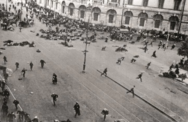 Execução de uma manifestação na esquina das ruas Nevsky Prospekt e Sadovaya em 4 de julho de 1917