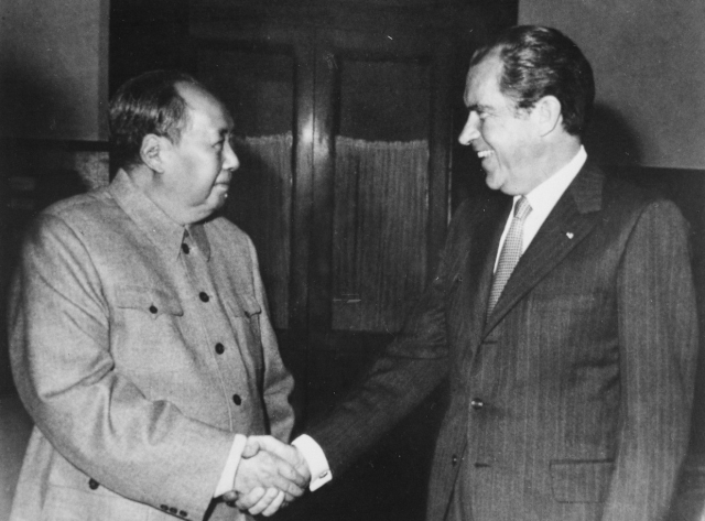 Mao Zedong e o presidente dos EUA, Richard Nixon, durante sua visita à China