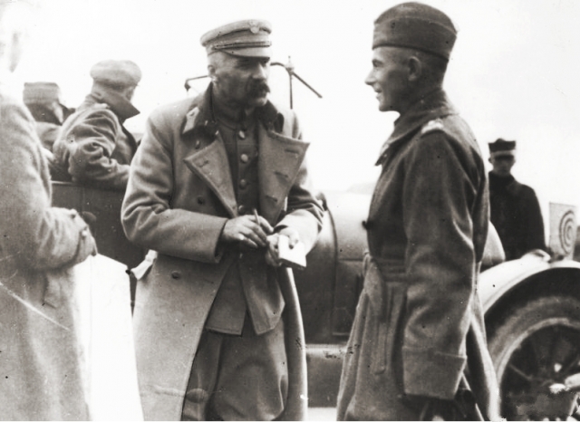 Jozef Pilsudski e Edward Rydz-Smigly à frente do grupo de ataque.  Agosto de 1920