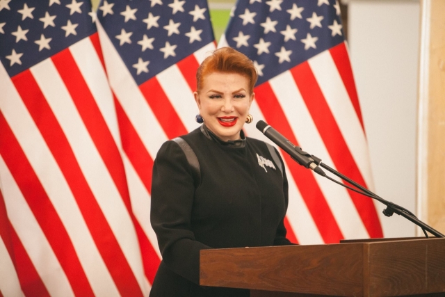 Embaixador dos EUA na Polônia, Georgette Mosbacher