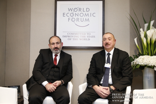 Премьер-министр Армении Никол Пашинян и президент Азербайджана Ильхам Алиев 