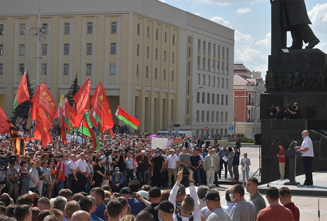 Александр Лукашенко на митинге. Минск 