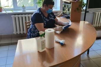 На входе в школу обязательна термометрия и обработка рук