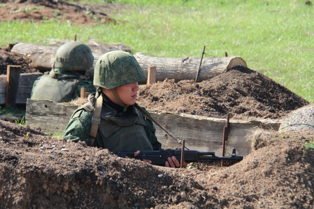 Soldados nas trincheiras.  DPR.  2016