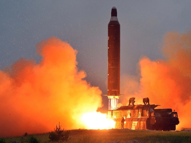 Запуск северокорейской баллистической ракеты 
