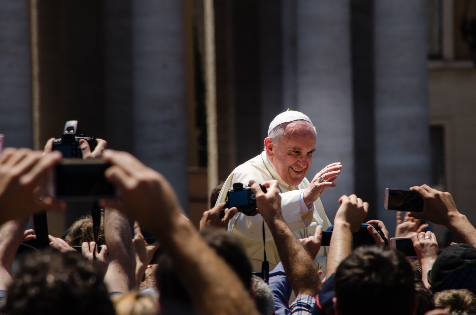Папа Франциск возобновляет общие аудиенции