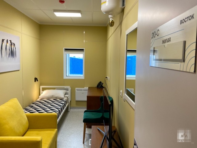  Большая часть второго этажа отведена под жилые комнаты, которые рассчитаны на одного-два человека. 