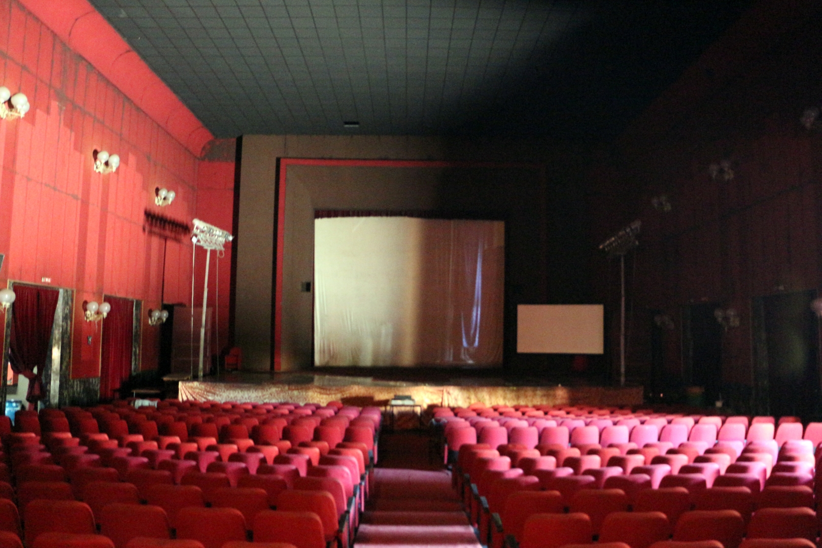 Пустой кинотеатр 