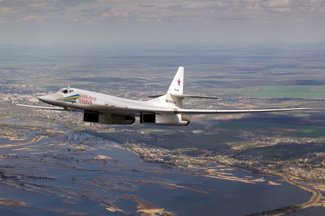 Дальний бомбардировщик Ту-160 