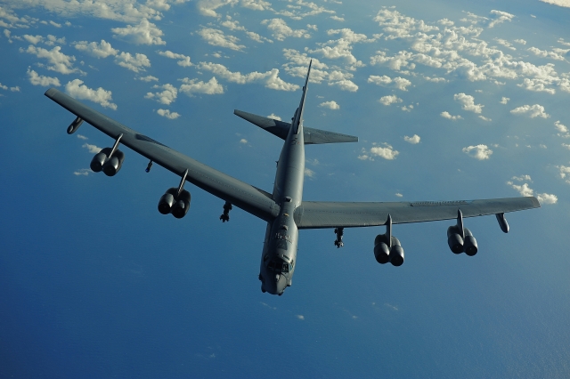 Стратегический бомбардировщик ВВС США B-52  