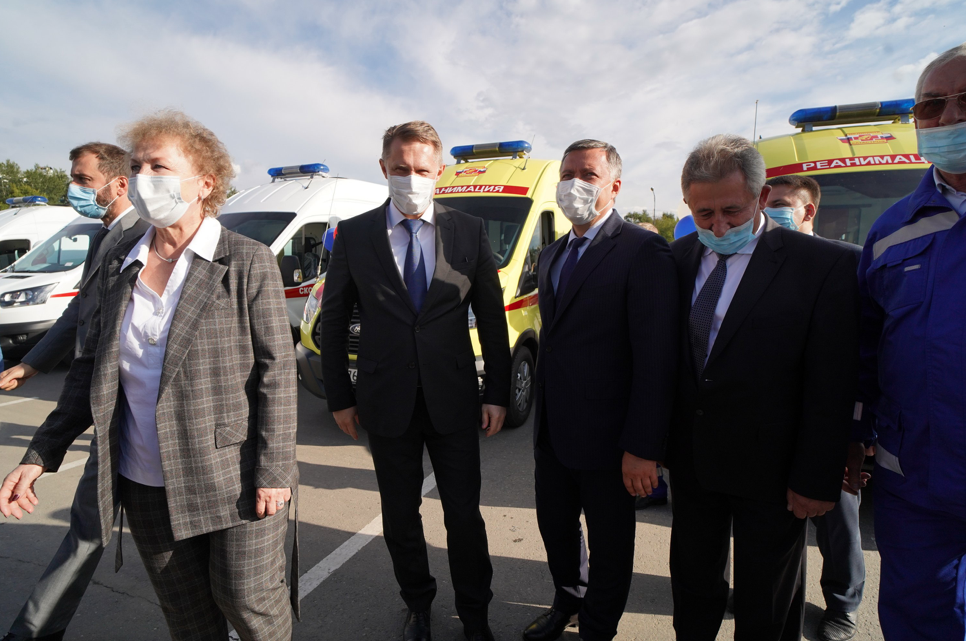 Министр здравоохранения Российской Федерации Михаил Мурашко выучил ключи от машин представителям медицинских организаций Приангарья