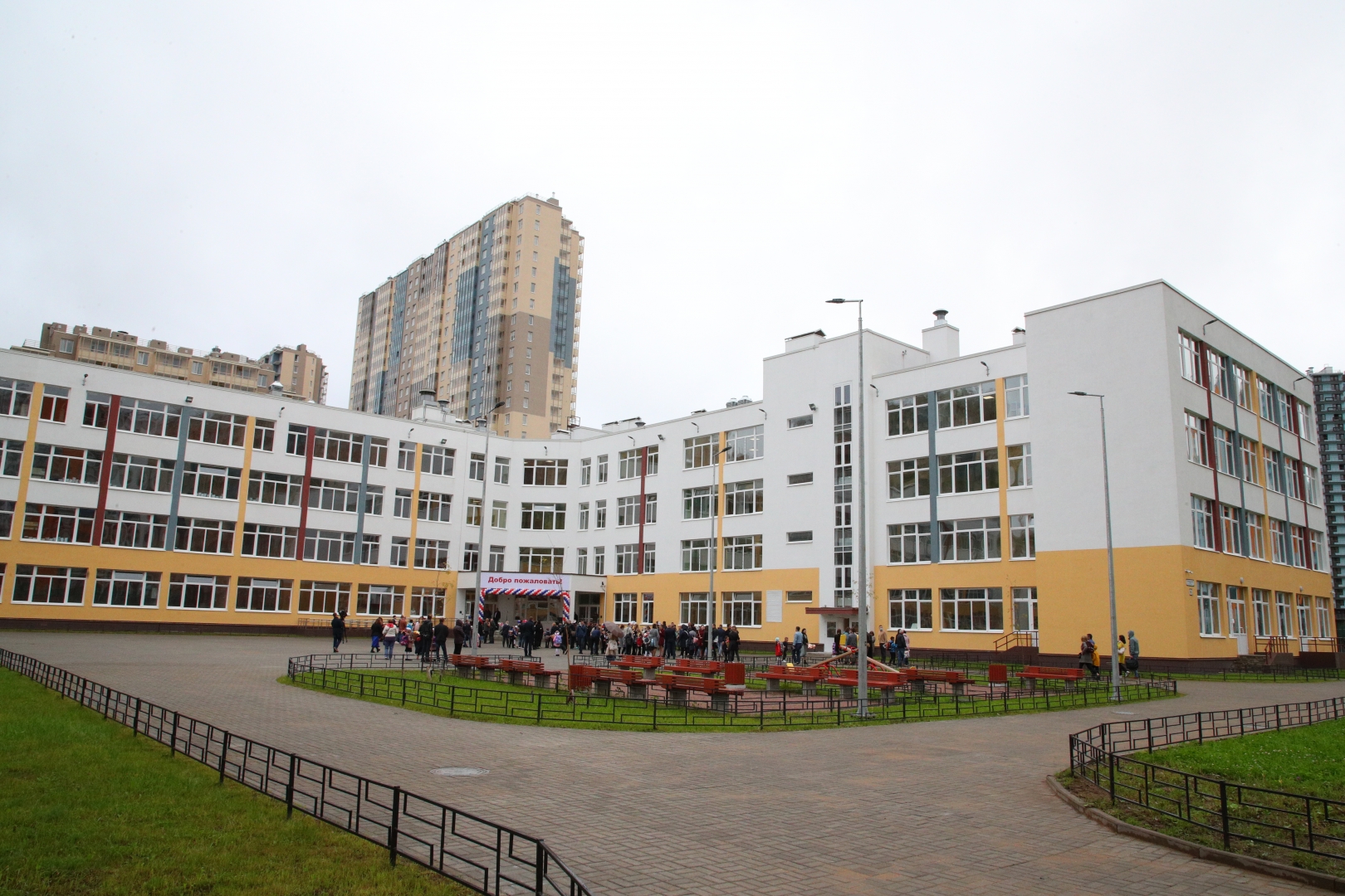 Школа есть в санкт петербурге