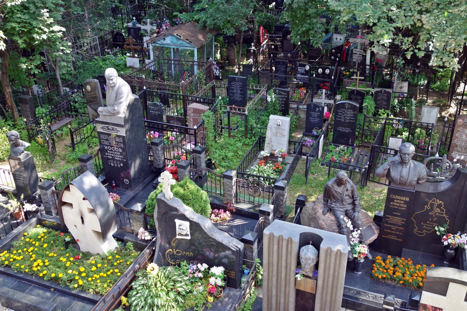 Памятники ваганьковского кладбища знаменитостей с фото
