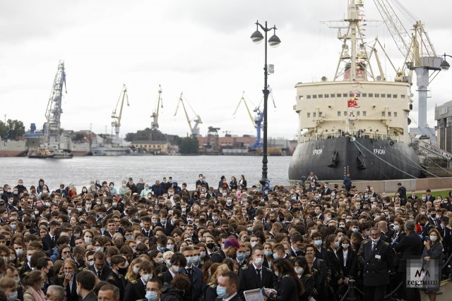 Студенты Горного университета на торжественной линейке в честь 1 сентября 