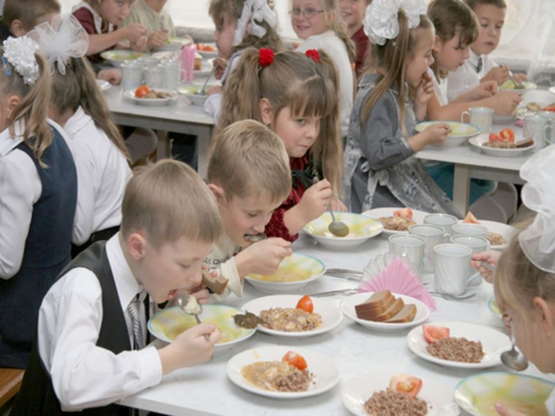 Глава Дагестана призвал кормить школьников республики местной продукцией
