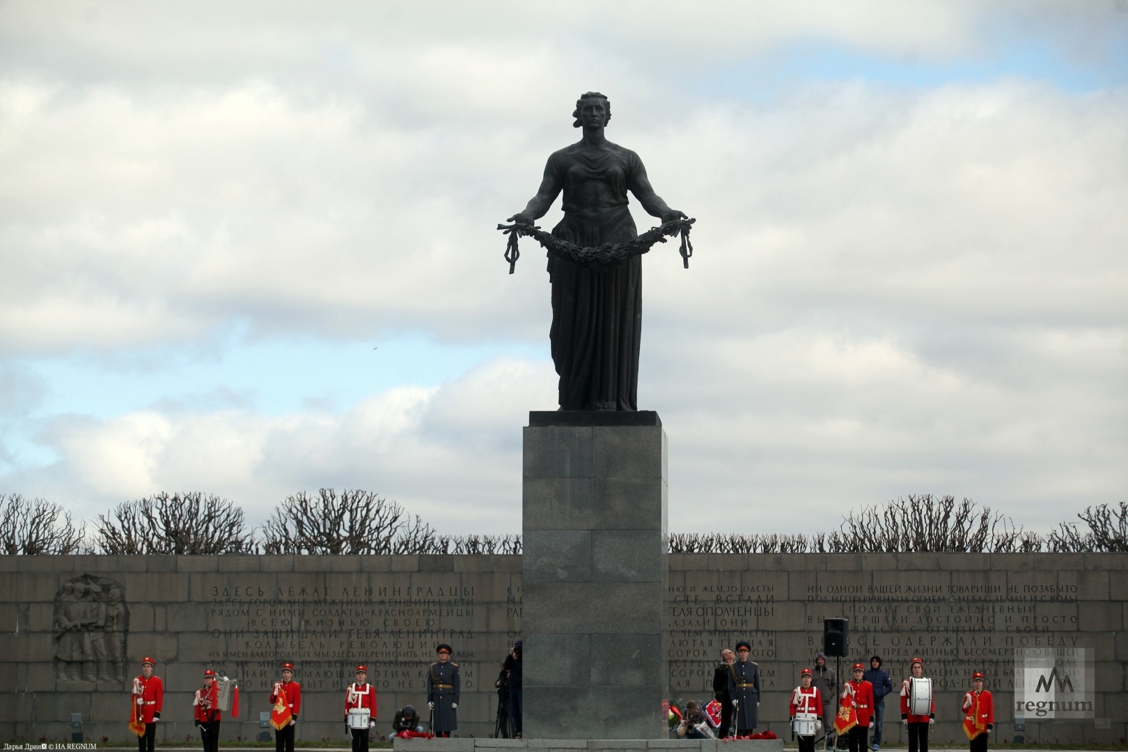 В День памяти жертв блокады на Пискаревском кладбище откроют мемориал