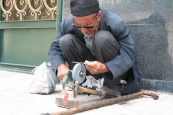 Старик за работой