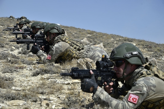 Турецкие солдаты во время учений в Нахичевани 
