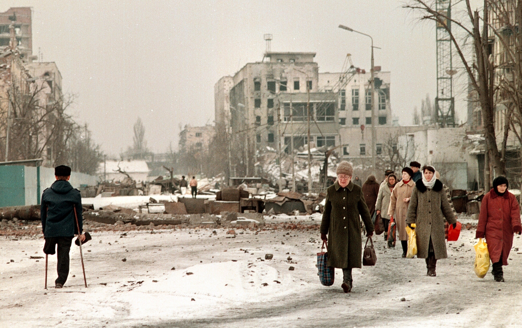 15 апрель 1994 г. Чечня 1994 штурм Грозного. Мирные жители Грозный 1994. Грозный город 1995.