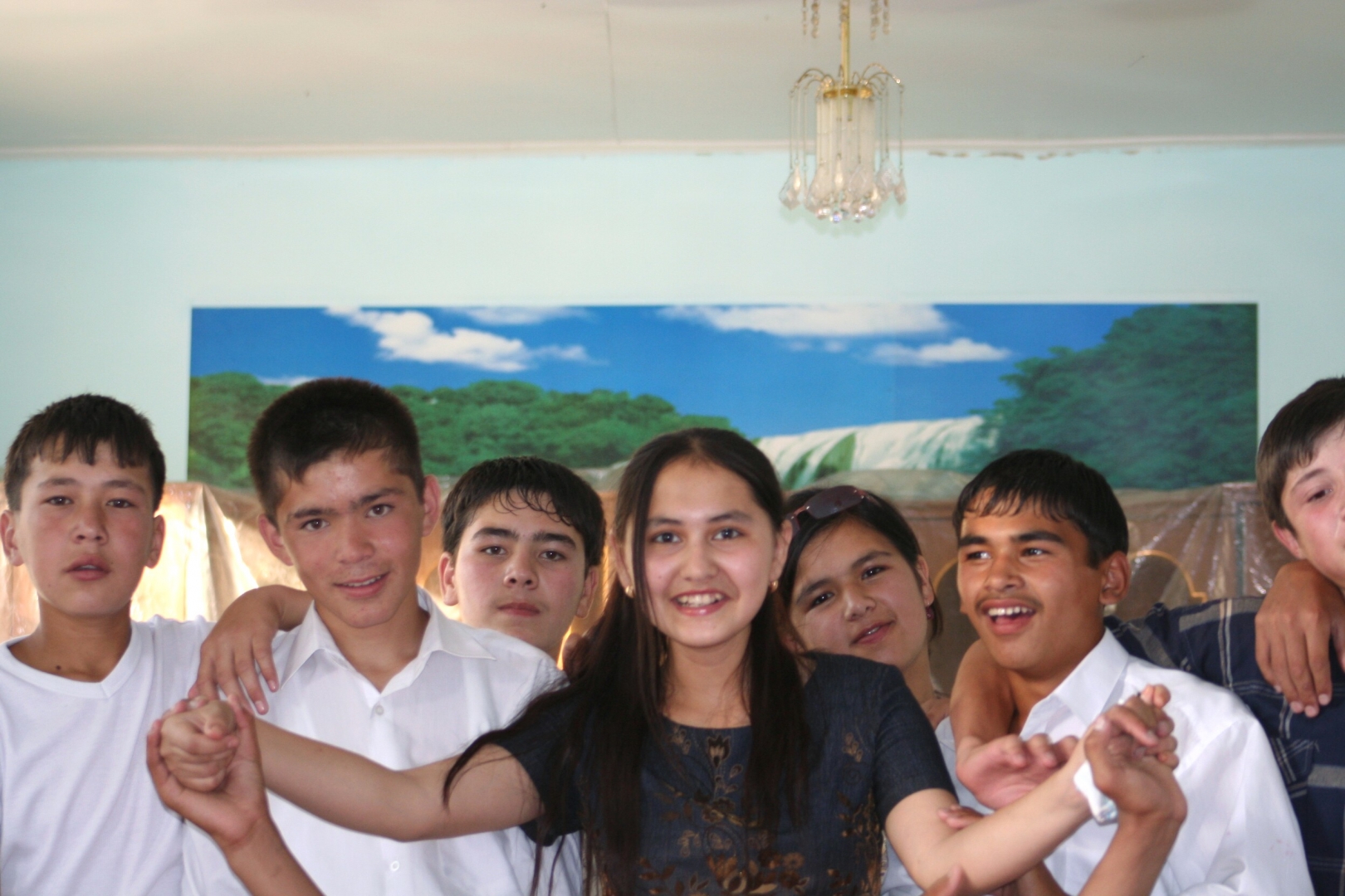 Россия подарила школам юга Киргизии более 10 тыс. учебников