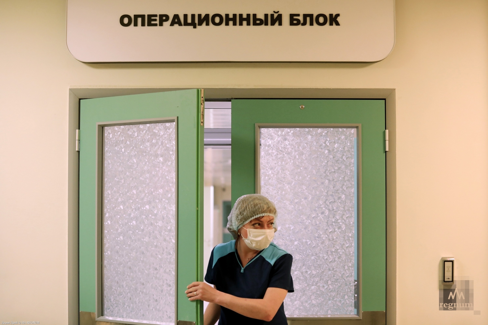 Петербургским медикам продолжат доплачивать за работу с больными COVID-19