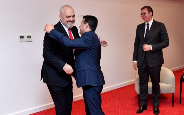 Премьер-министр Албании Эди Рама, премьер-министр Северной Македонии Зоран Заев и президент Сербии Александр Вучич на встрече в формате Балканского мини-Шенгена в Охриде, ноябрь 2019 года