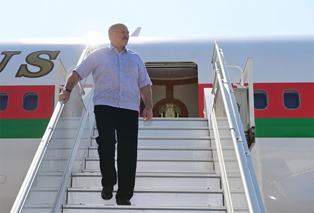 Александр Лукашенко во время визита в Россию