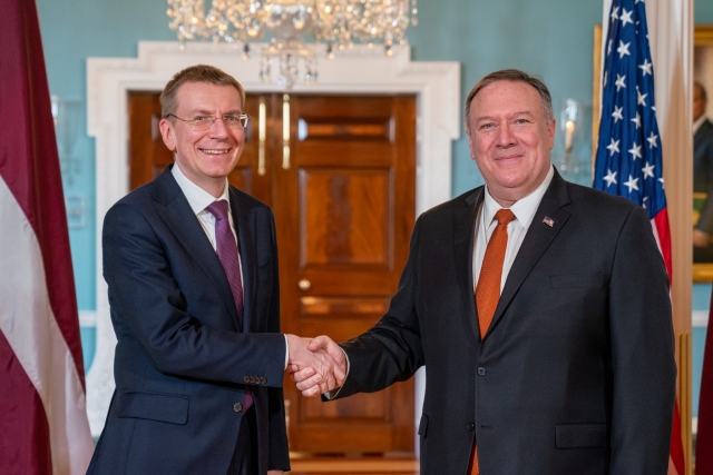 Министр иностранных дел Латвии Эдгар Ринкевичс и государственный секретарь США Майк Помпео